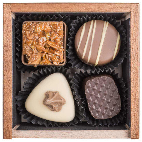 4 pralines in een kistje voor kerst